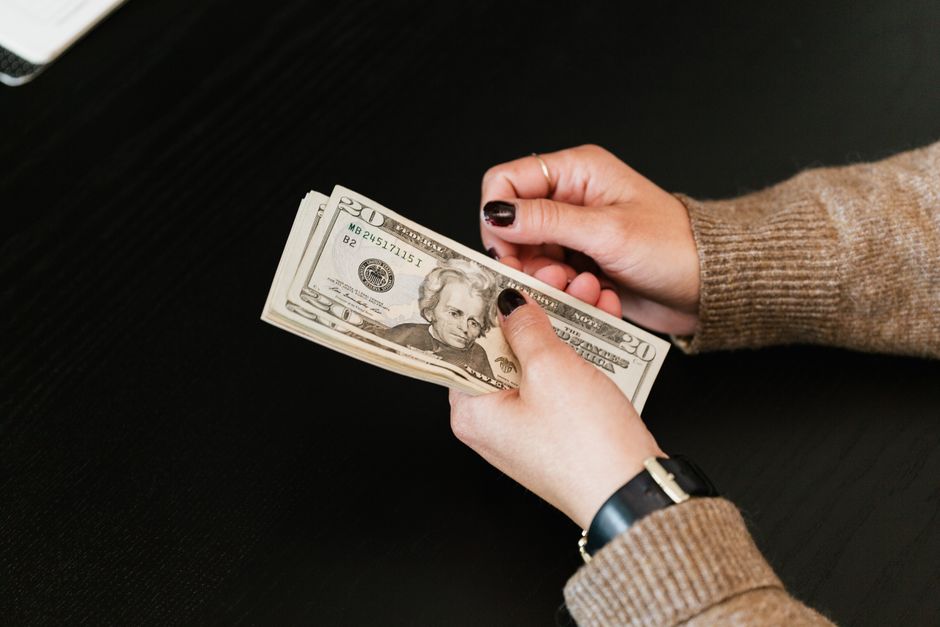 Nietrafiony zakup? Sprawdź, jak odzyskać pieniądze albo wybrać inny produkt